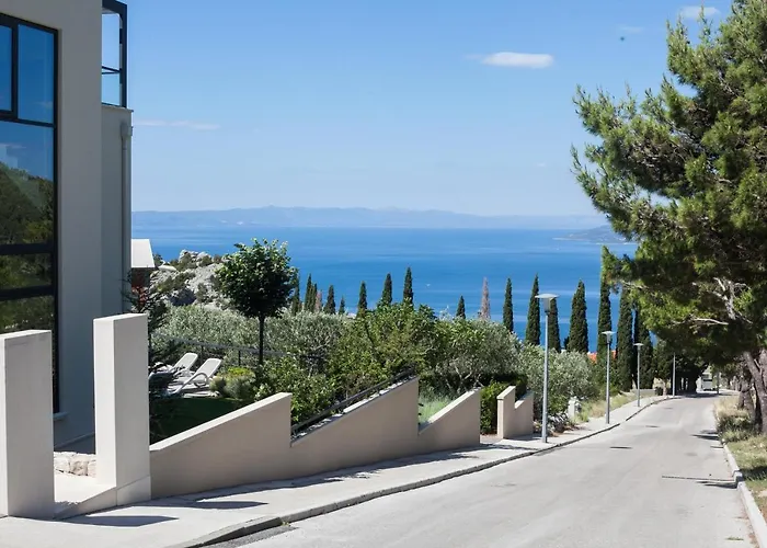 Lukic * Μακάρσκα